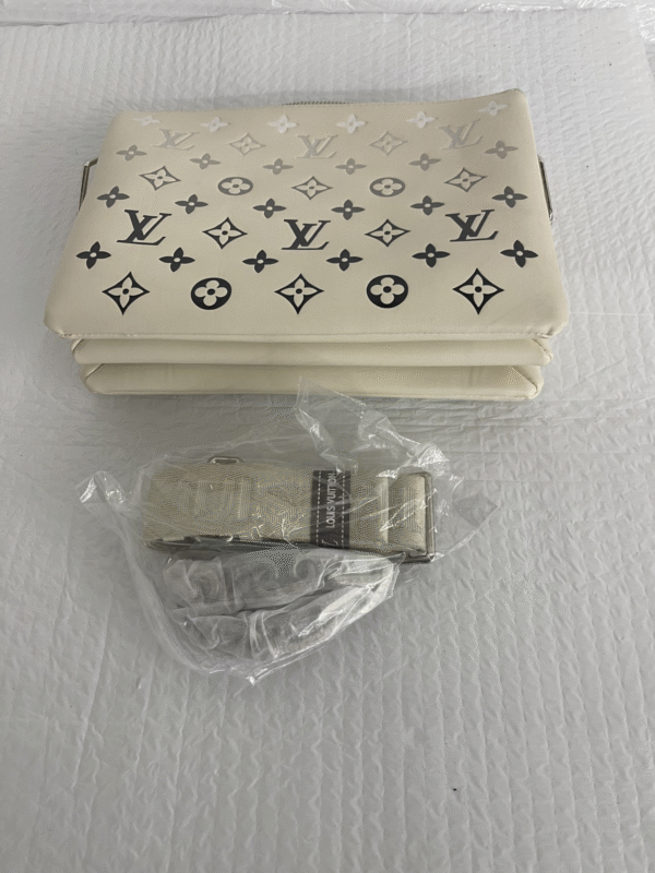 Louis Vuitton PM off white handbag w/ shoulder strap!